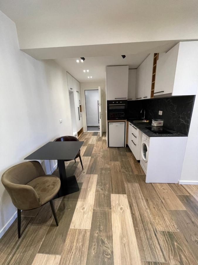 Boutique Central Studio Apartments Тирана Экстерьер фото