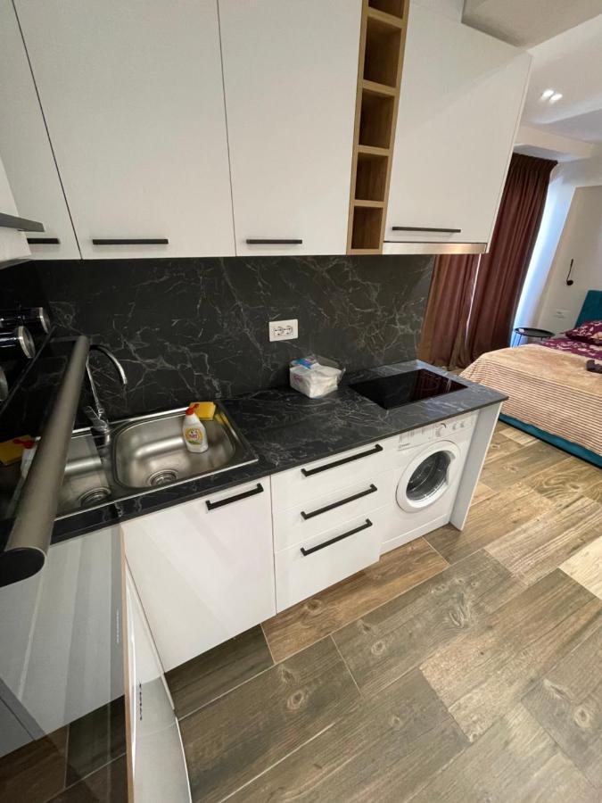 Boutique Central Studio Apartments Тирана Экстерьер фото