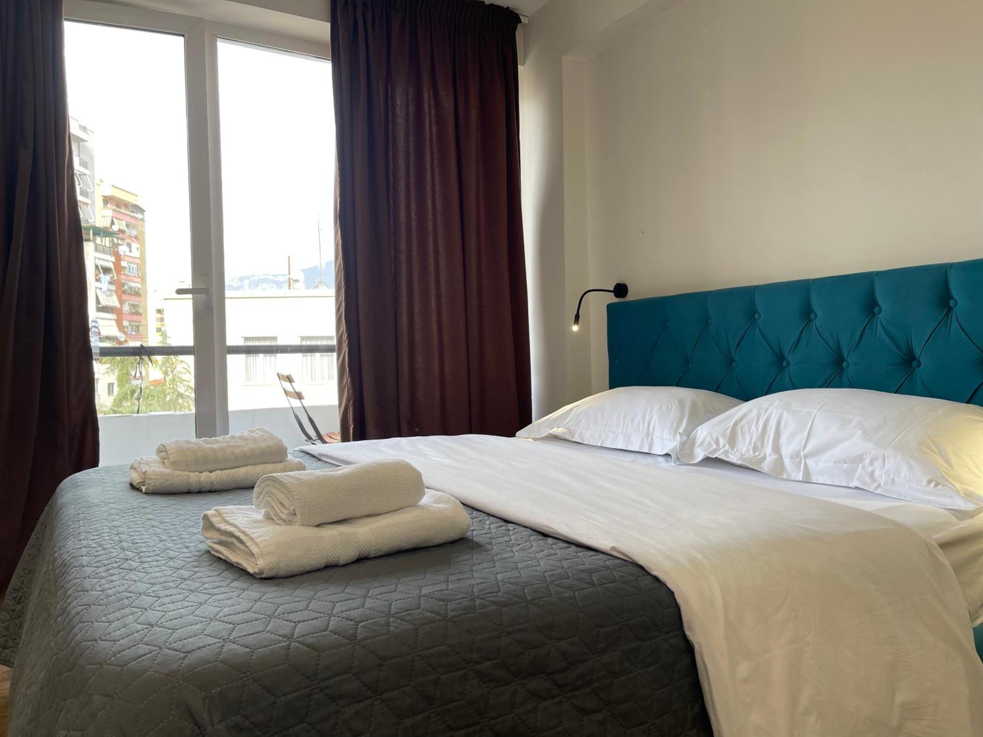 Boutique Central Studio Apartments Тирана Экстерьер фото