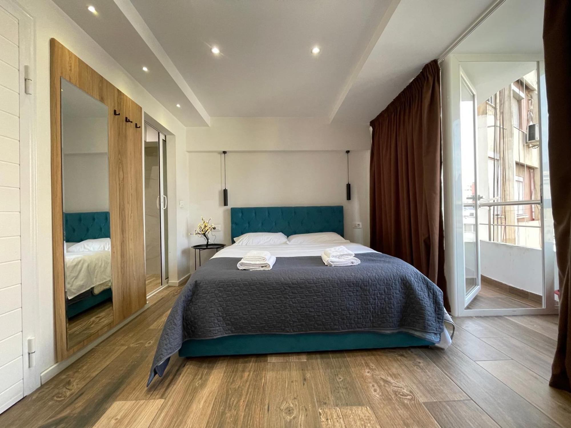Boutique Central Studio Apartments Тирана Экстерьер фото